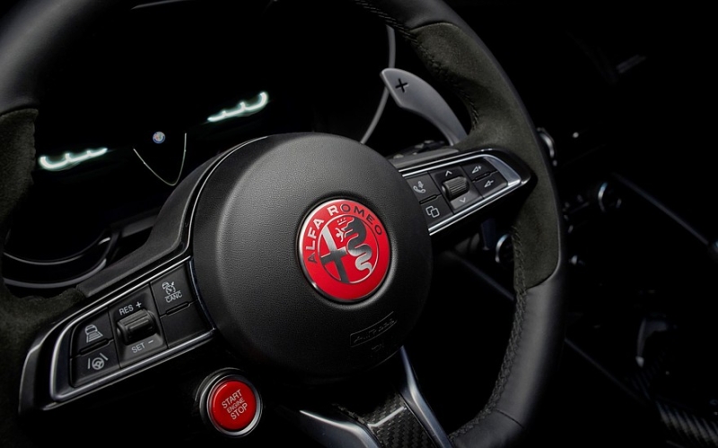 Alfa Romeo Giulia Quadrifoglio Luna Rossa: новая спецверсия с необычным антикрылом