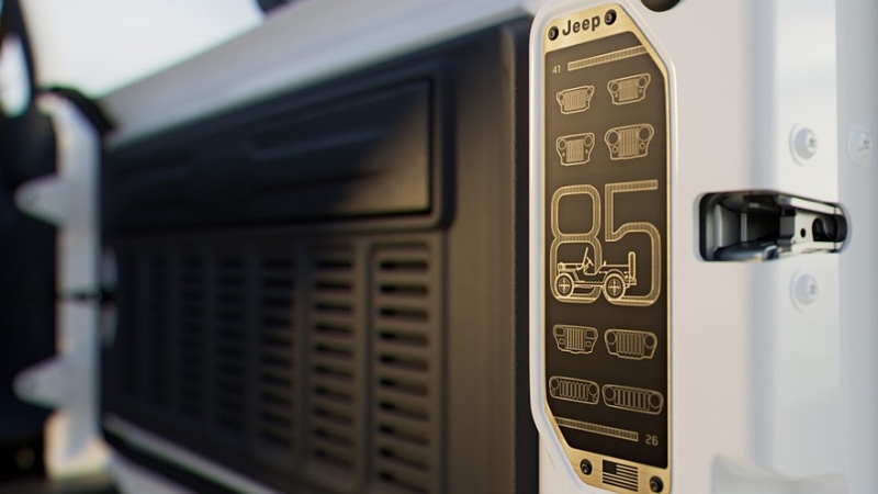 Jeep отмечает 85-летие с помощью спецверсий Wrangler и Gladiator. Цены известны