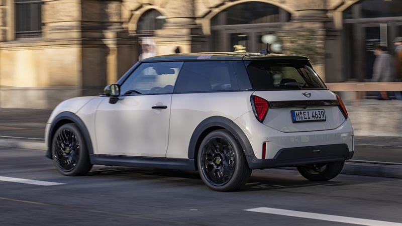 Модная спецверсия Mini Cooper Paul Smith Edition выходит на рынок