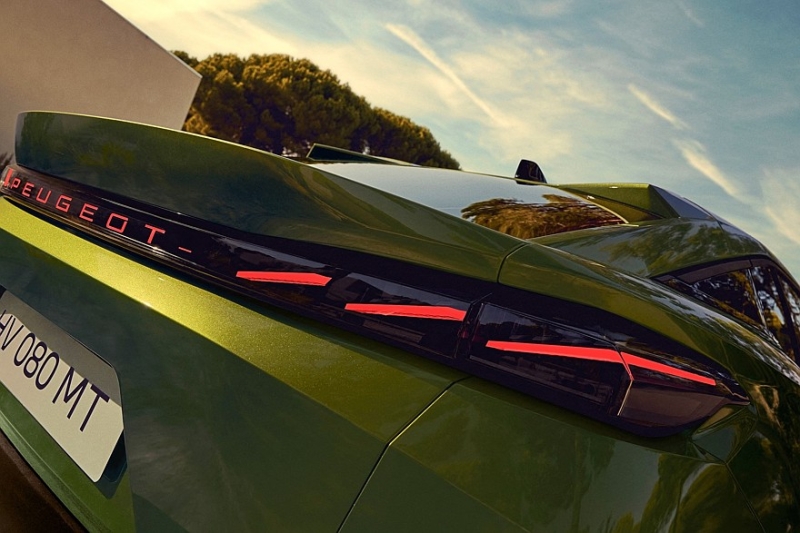 Обновлённый Peugeot 408 для Европы: эффектная оптика и более эффективная техника