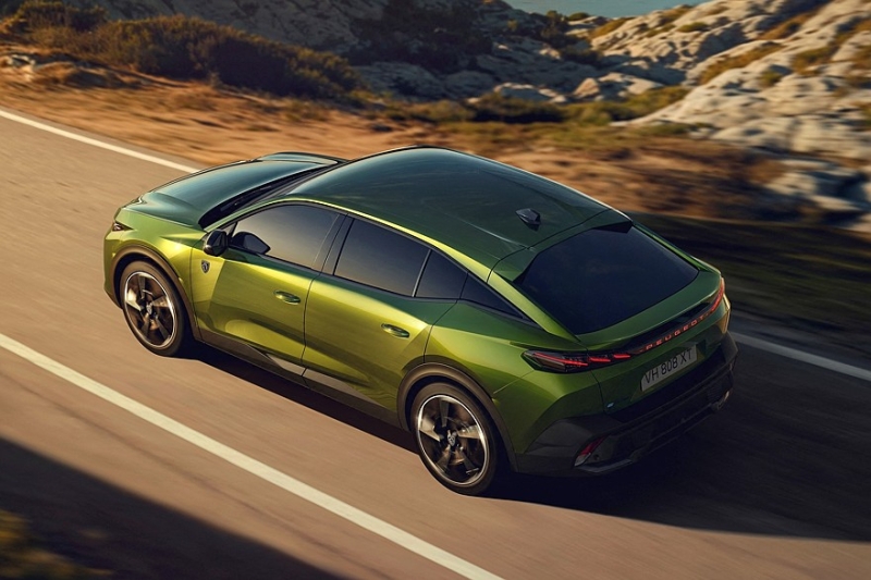 Обновлённый Peugeot 408 для Европы: эффектная оптика и более эффективная техника