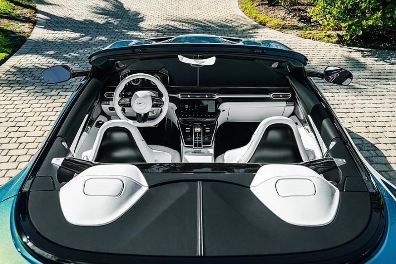 Попить вина, купить Aston Martin и помочь детям: представлен Vanquish Volante Wave Edition