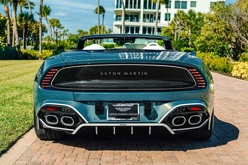 Попить вина, купить Aston Martin и помочь детям: представлен Vanquish Volante Wave Edition