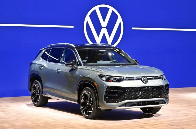 Продажи VW Group в 2025 году: Skoda дала миллион, Bentley в минусе, провал в США и Китае