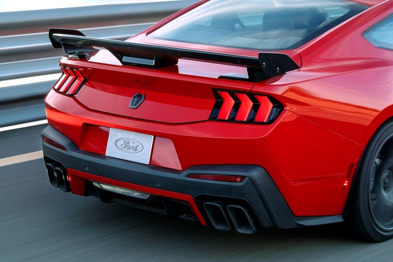 Вместо Shelby GT500: представлен Ford Mustang Dark Horse SC с компрессорным V8