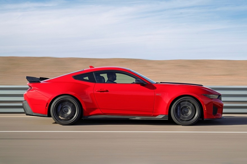 Вместо Shelby GT500: представлен Ford Mustang Dark Horse SC с компрессорным V8