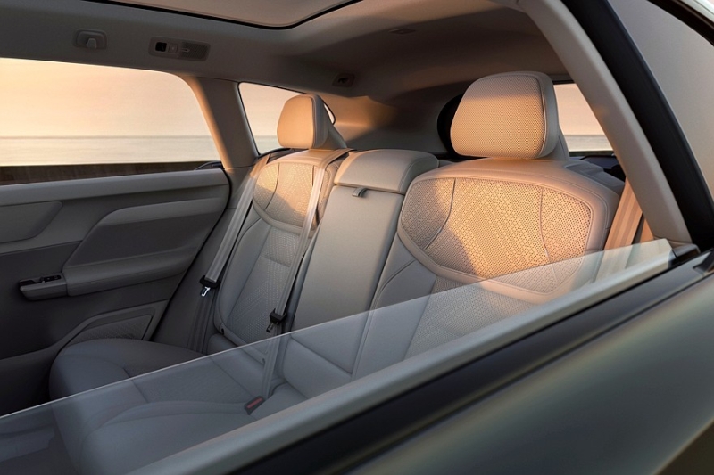 Volvo EX60: без дверных ручек, до 810 км на одной зарядке, сразу есть версия Cross Country