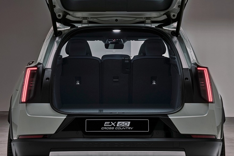Volvo EX60: без дверных ручек, до 810 км на одной зарядке, сразу есть версия Cross Country