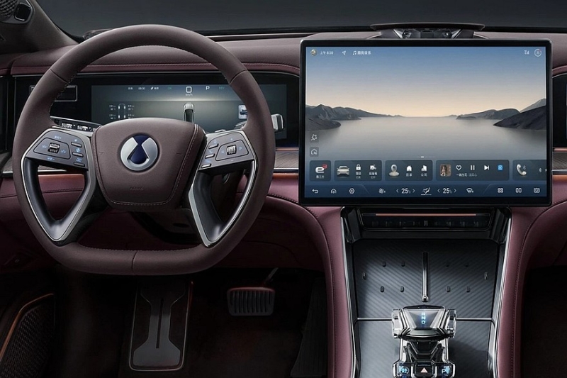 Большой хэтчбек Denza Z9 GT стал мощнее и получил улучшенный салон