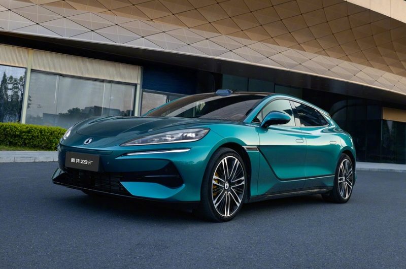 Большой хэтчбек Denza Z9 GT стал мощнее и получил улучшенный салон