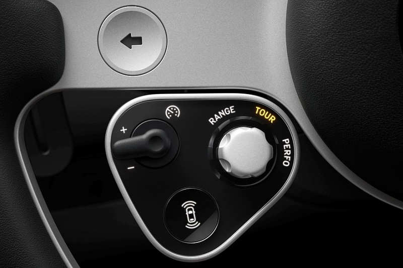 Электромобиль Ferrari получил имя Luce и неоклассический интерьер в стиле техники Apple