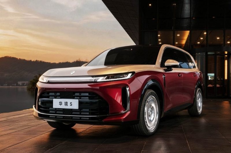 Флагманский кроссовер Baojun Huajing S с электроникой Huawei показали на новых фото