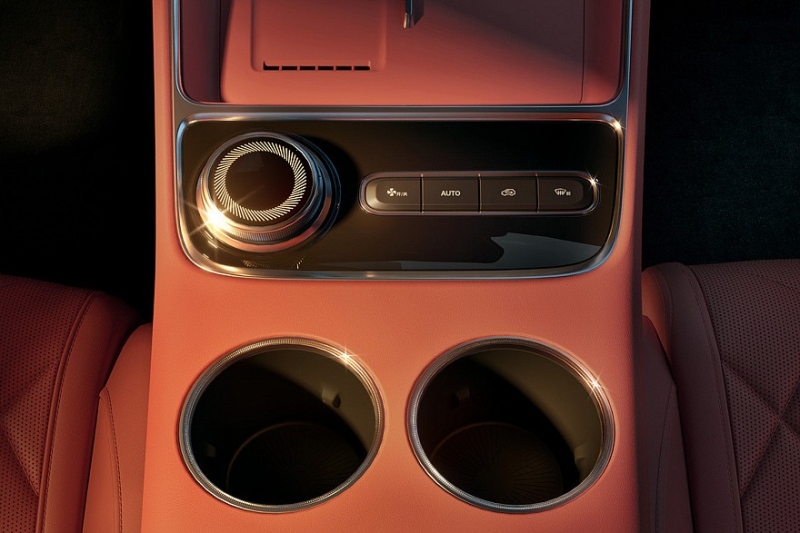 Geely готовится запустить в продажу купеобразный кроссовер Atlas REV