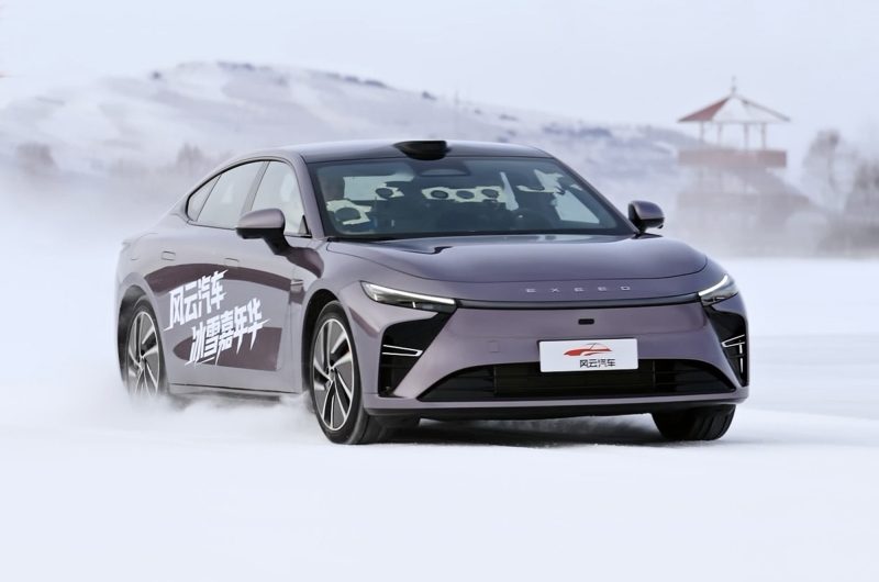 Гибридный седан Exeed Exlantix ES успешно прошёл зимние тесты