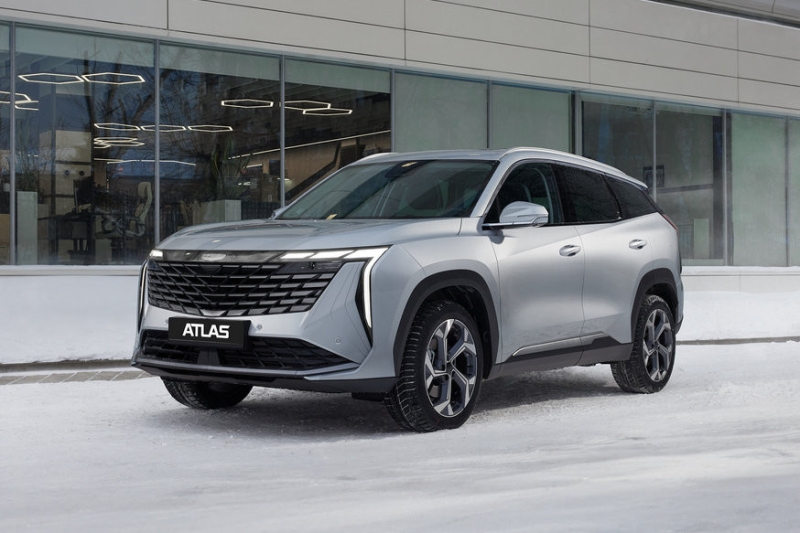 Кроссовер Geely Atlas в России: теперь с двумя моторами на выбор