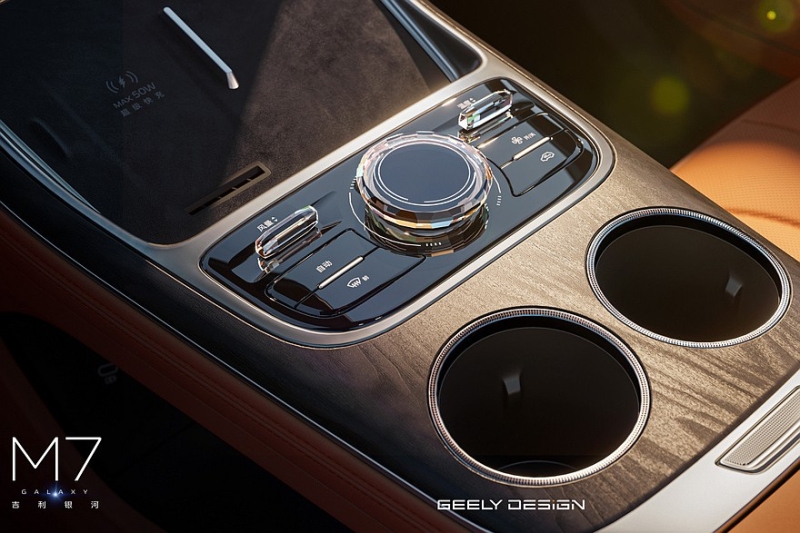 Кроссовер Geely Galaxy M7 показался на официальных фото