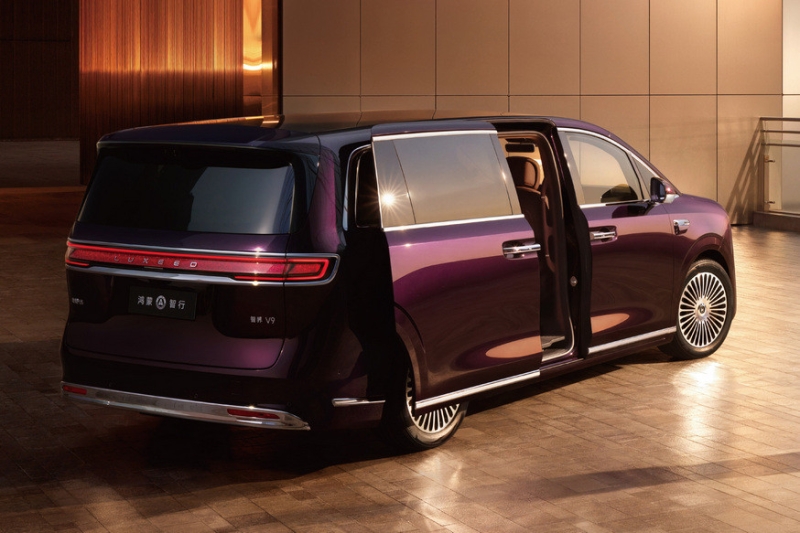 Минивэн Luxeed V9 от Chery и Huawei показал роскошный интерьер