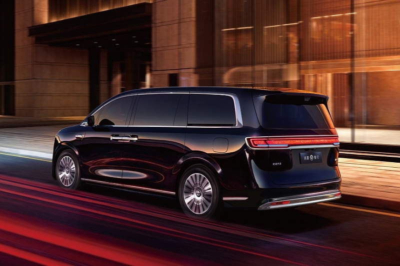 Минивэн Luxeed V9 от Chery и Huawei показал роскошный интерьер