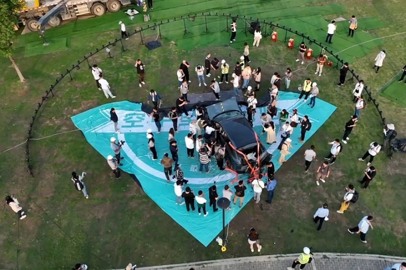 Назло скептикам: Exeed Exlantix ET упал с высоты 12-го этажа и выжил