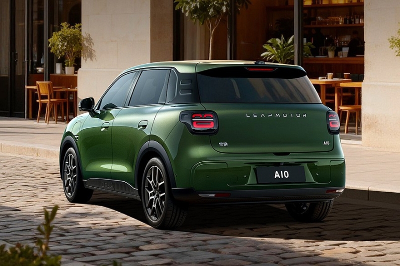 Недорогой кроссовер Leapmotor A10, он же глобальный Leapmotor B03X: показан интерьер