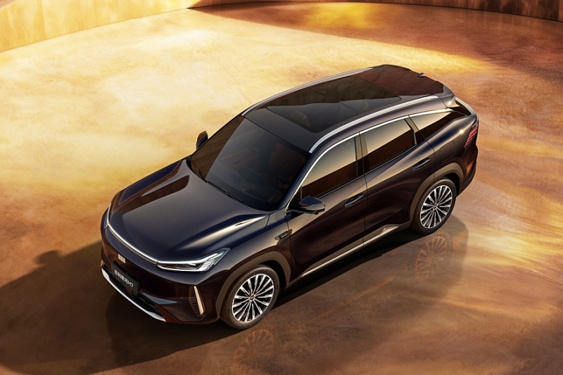 Новый кроссовер Geely Galaxy M7 готовится к старту продаж