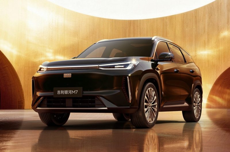 Новый кроссовер Geely Galaxy M7 готовится к старту продаж