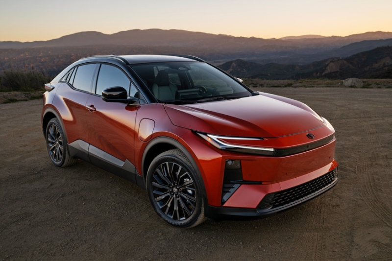 Полноприводный кроссовер Toyota C-HR: дешевле брата Subaru Uncharted в аналогичных версиях