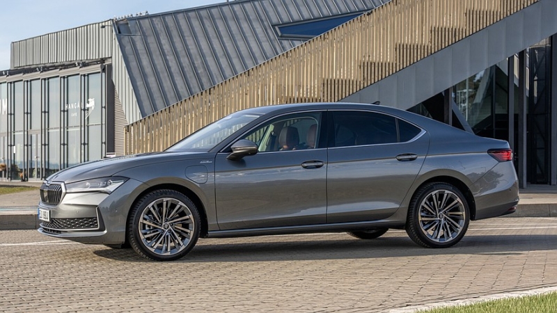 Пополнение в семействе: лифтбек Skoda Superb получил новую &laquo;начинку&raquo;