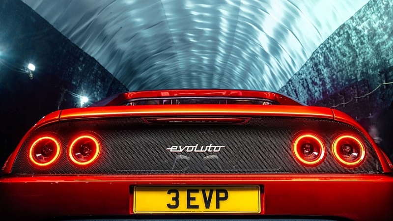 Рестомод 355 by Evoluto показался в серийном виде: новое шасси и два мотора на выбор