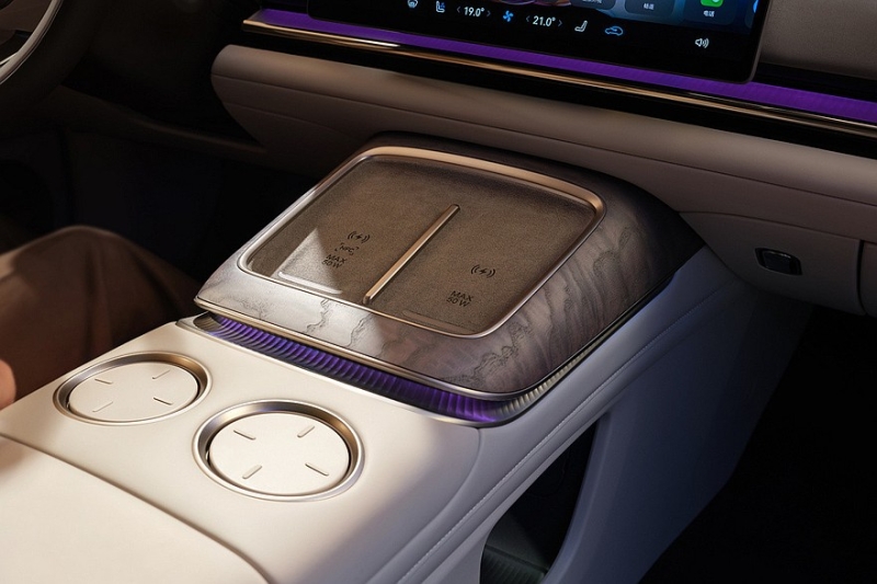 Роскошный седан Hyptec A800 от GAC: интересная фишка в салоне и полный привод