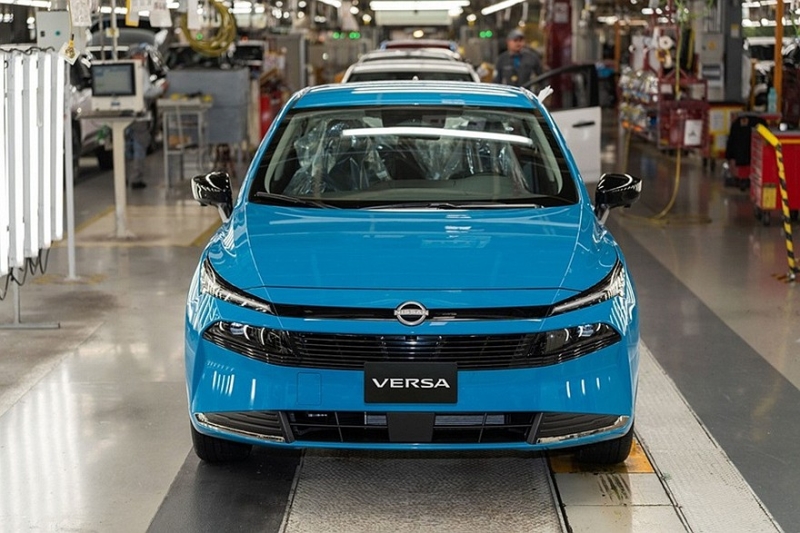 Седан Nissan Versa, он же Almera и Sunny, перешёл в новое поколение: первые официальные фото