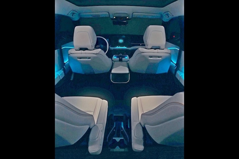 Таинственная новинка Toyota &ndash; это трёхрядный кроссовер, премьера &ndash; на следующей неделе