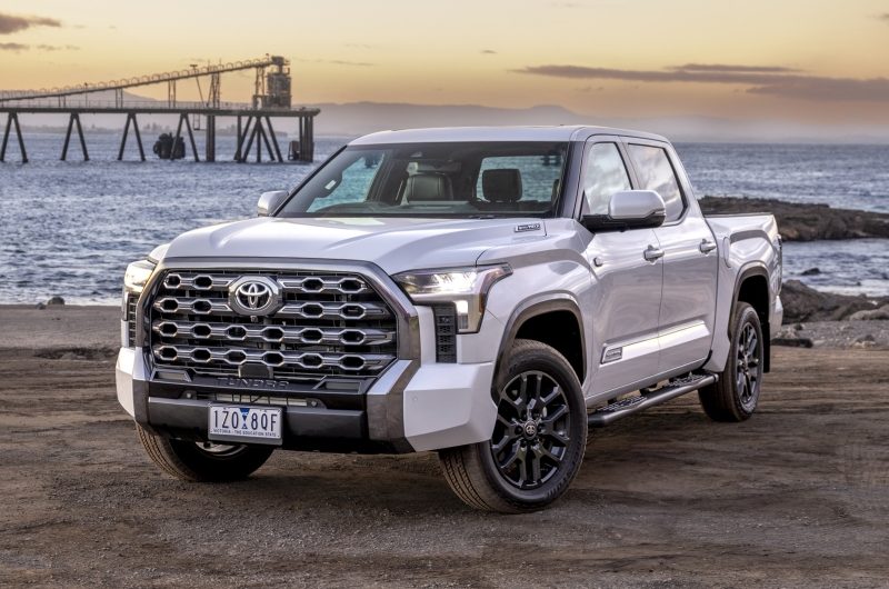 Тойоты в пути: Япония упростит правила ввоза автомобилей американского производства