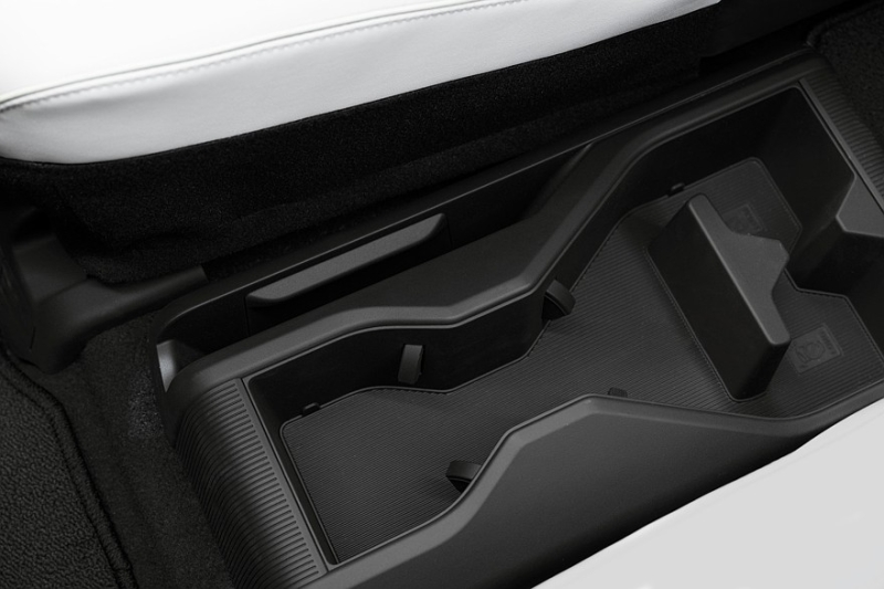 Toyota Highlander нового поколения подрос в габаритах и получил только электрическую технику