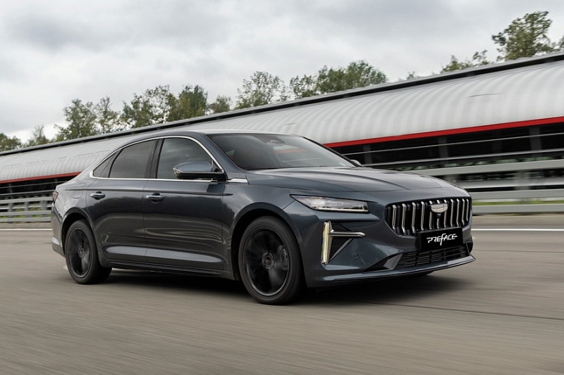 Бизнес-седан Geely Preface получил в России «придушенный» мотор: объявлены цены