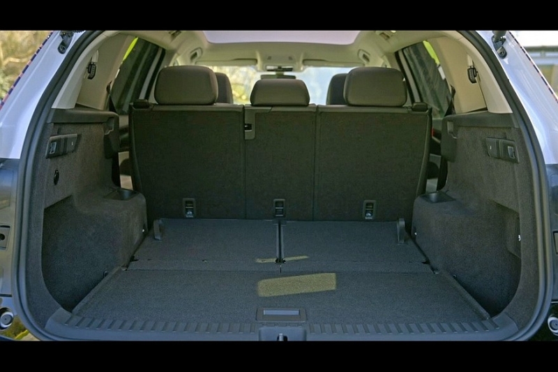 Флагманский кроссовер Skoda Peaq: новые официальные фото и характеристики