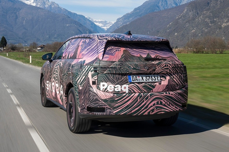 Флагманский кроссовер Skoda Peaq: новые официальные фото и характеристики