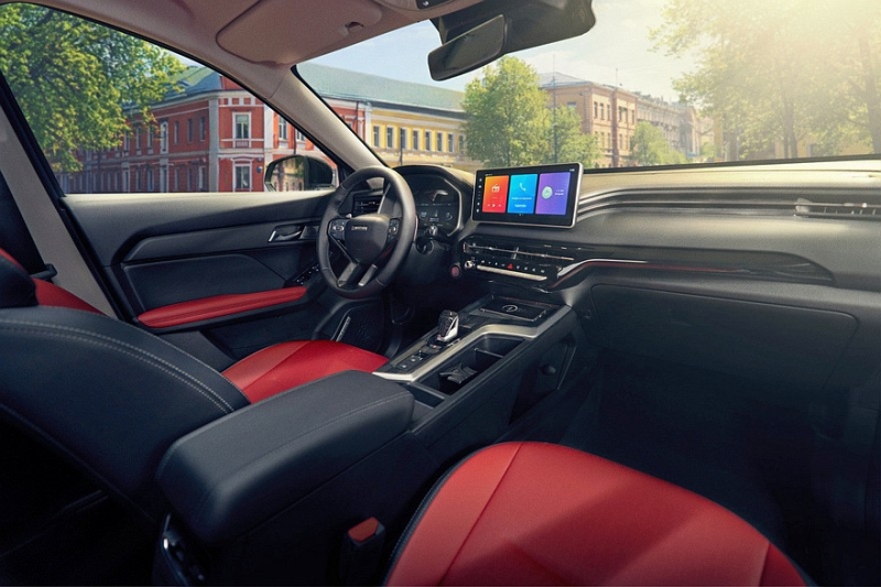 Haval Jolion получил в России обновлённый салон и более тяговитый мотор. Объявлены цены