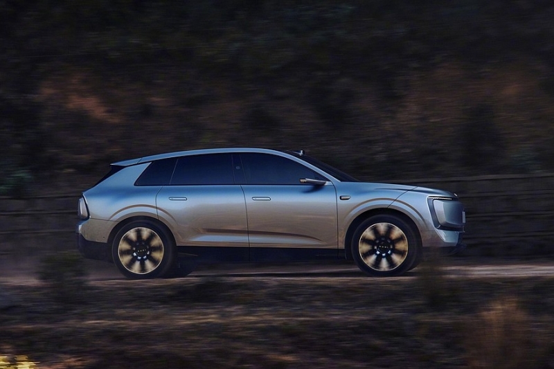 Кроссовер AUDI E7X на подмогу непопулярному универсалу E5: новые фото и подробности