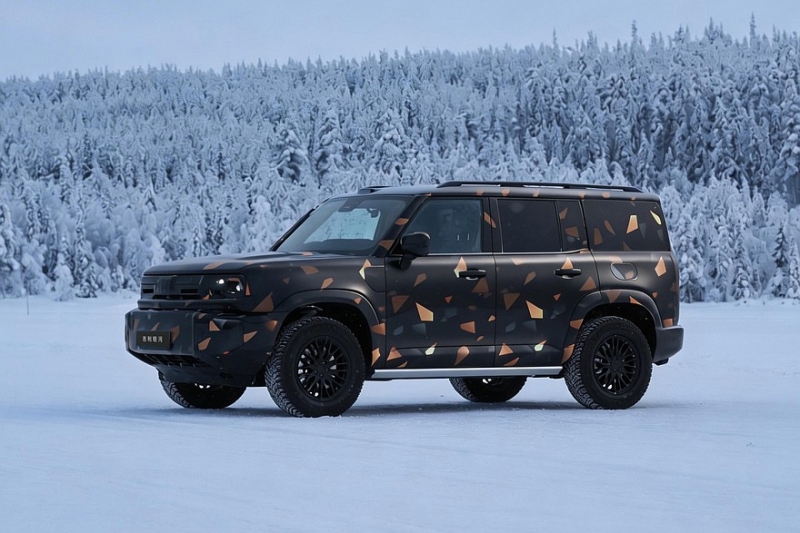 Линейку Geely пополнит брутальный кроссовер: официальные фото