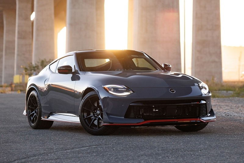 Обновлённый Nissan Z: ретро-передок в «базе», версия Nismo с МКП и тормозами от GT-R