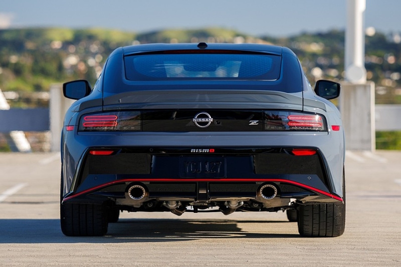 Обновлённый Nissan Z: ретро-передок в «базе», версия Nismo с МКП и тормозами от GT-R