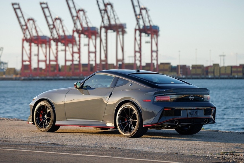 Обновлённый Nissan Z: ретро-передок в «базе», версия Nismo с МКП и тормозами от GT-R