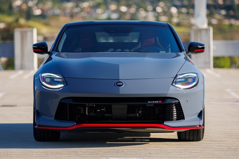 Обновлённый Nissan Z: ретро-передок в «базе», версия Nismo с МКП и тормозами от GT-R