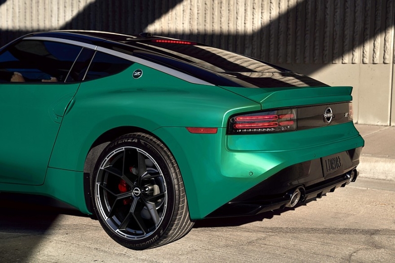 Обновлённый Nissan Z: ретро-передок в «базе», версия Nismo с МКП и тормозами от GT-R