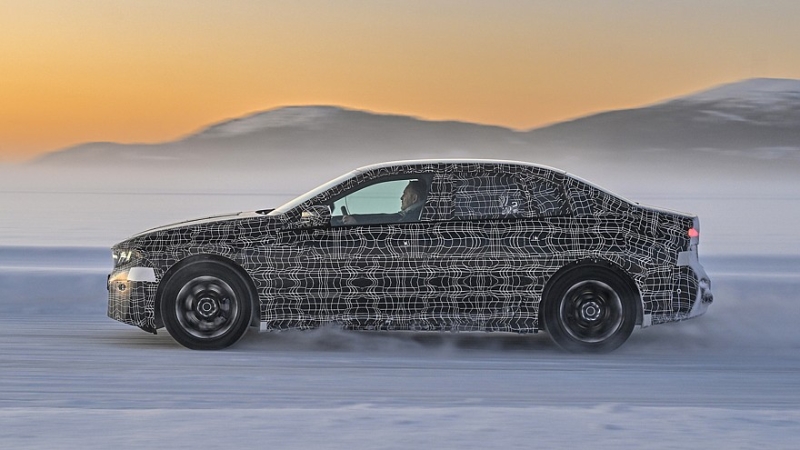 Пополнение в семействе: баварцы раскрыли дату премьеры нового BMW i3