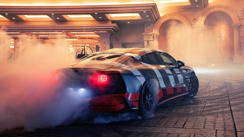 Раскрыт салон нового Mercedes-AMG GT 4-door Coupe: засилье экранов и гламурный потолок