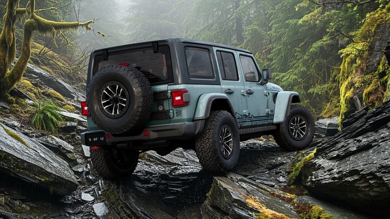 Салон спецверсий Jeep Wrangler и Gladiator Rockslide одели в джинсы
