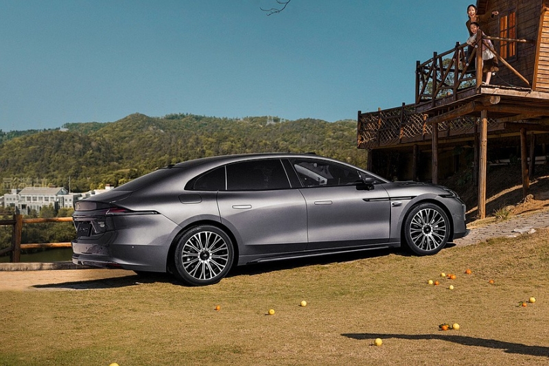 Седан Hyptec A800 от GAC выходит на рынок: необычное решение в салоне, полный привод и скидки