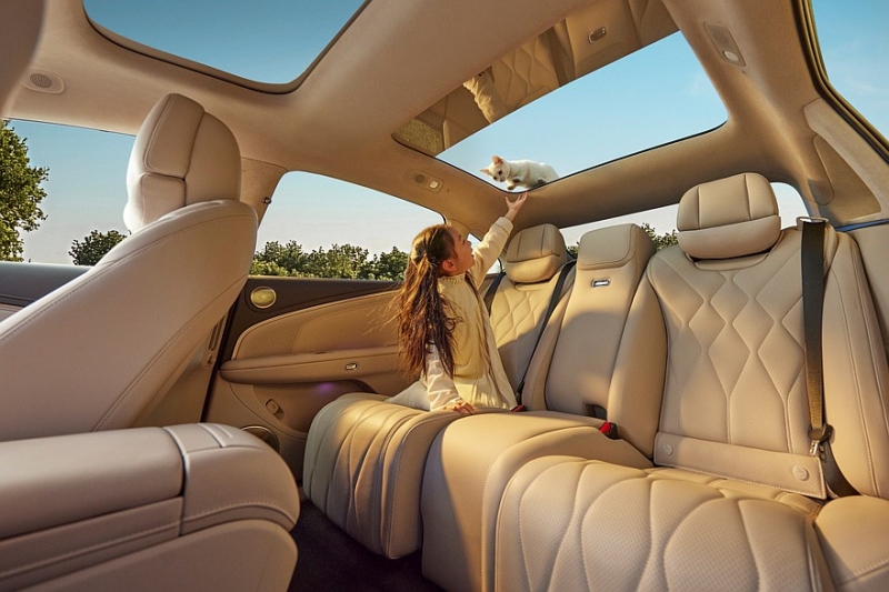 Седан Hyptec A800 от GAC выходит на рынок: необычное решение в салоне, полный привод и скидки